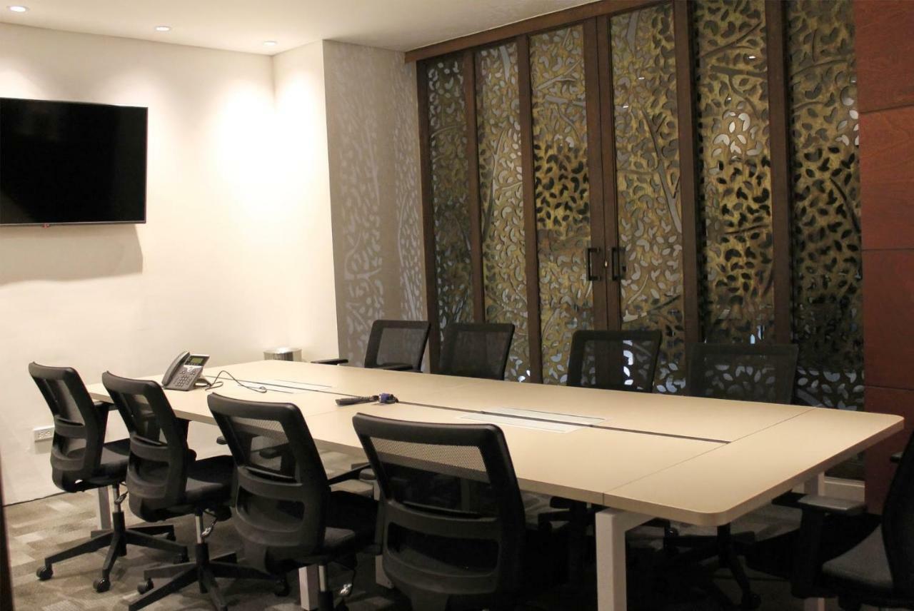 Quo Quality Hotel Manizales Extérieur photo A meeting room at the headquarters of the National University of Ireland, Galway
